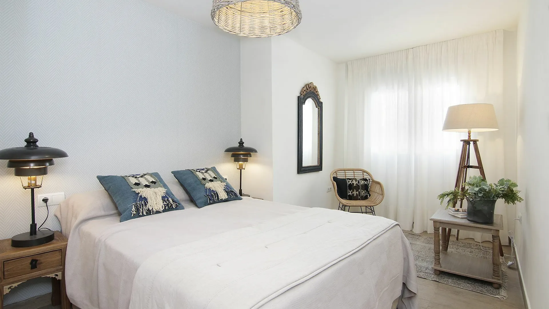 Chezmoihomes Cathedral Apartment 2Br Granada Spain